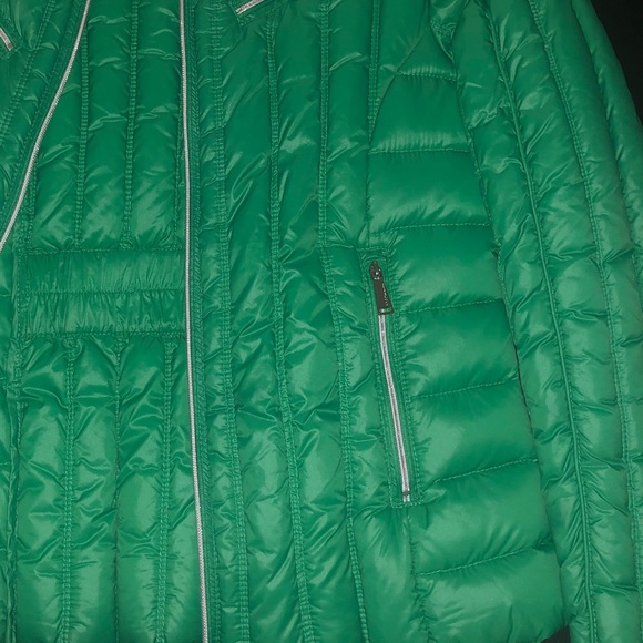 BCBG GREEN PUFF JACKET - Picture 2 of 3